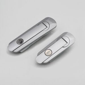 A pair of silver car door handles with 新403 circular keyholes, presented on a pristine white background.